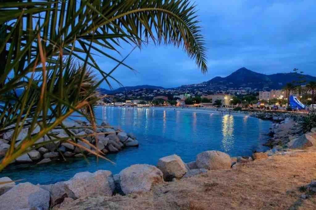 Joli Studio Tout Confort Proche Toutes Commodites Dans Residence Calme LʼÎle-Rousse Kültér fotó