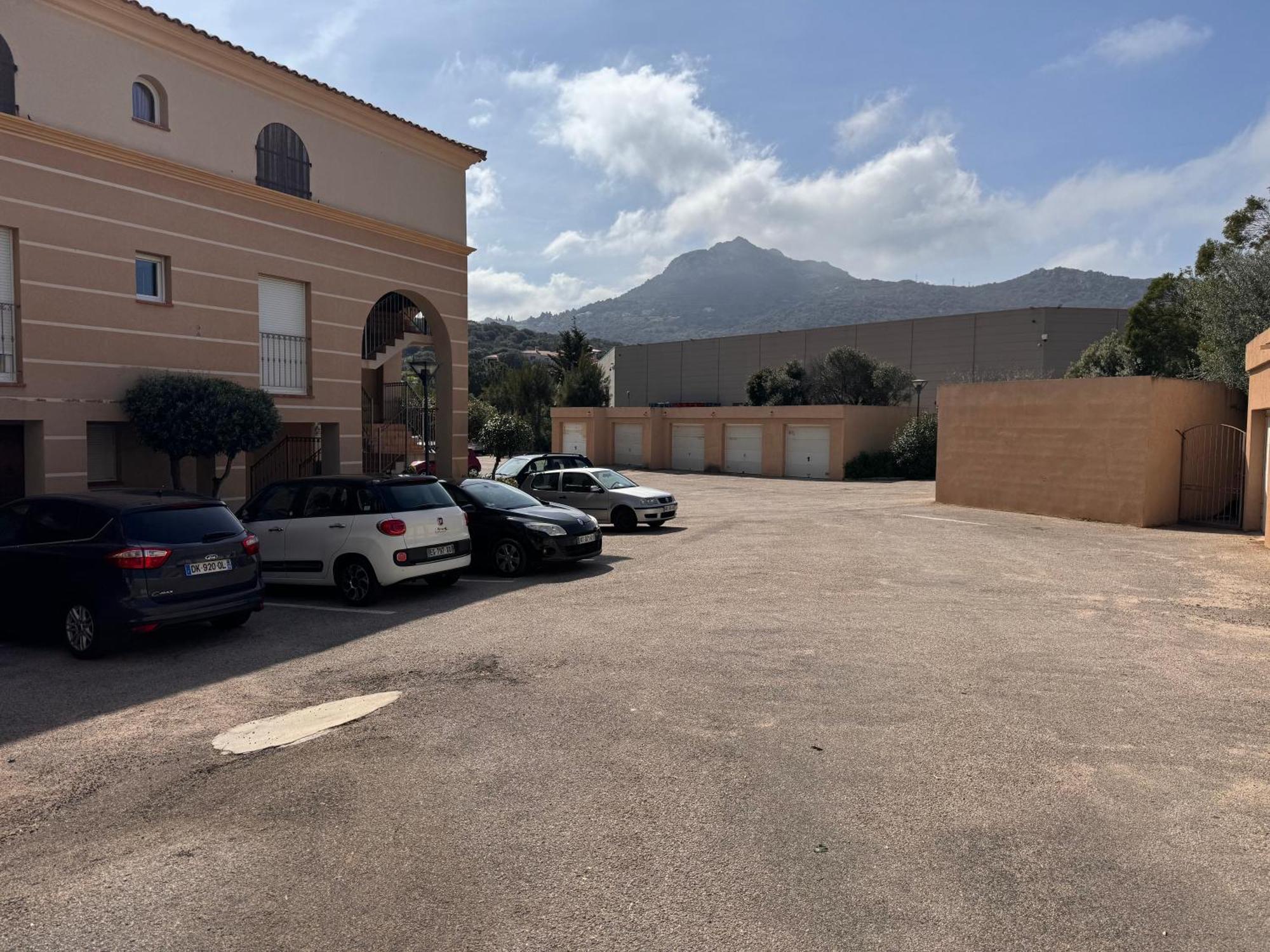 Joli Studio Tout Confort Proche Toutes Commodites Dans Residence Calme LʼÎle-Rousse Kültér fotó