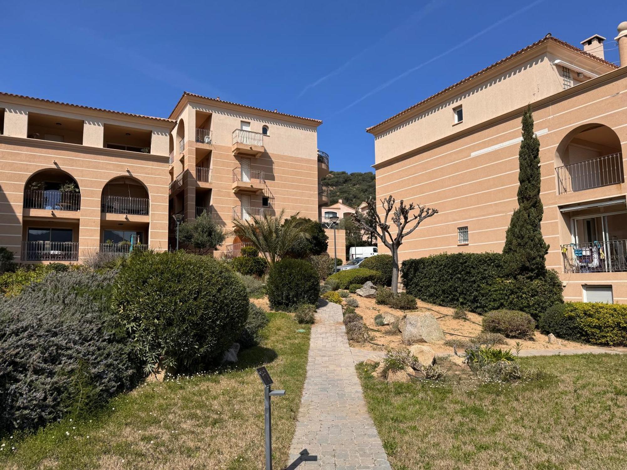 Joli Studio Tout Confort Proche Toutes Commodites Dans Residence Calme LʼÎle-Rousse Kültér fotó